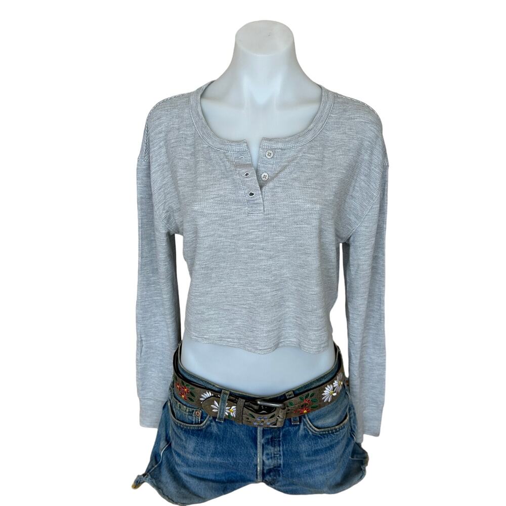 Revolve Grey Henley Crop Top SMALL Thermal Waffle Heathered Athleisure $100 NEW - Picture 4 of 6